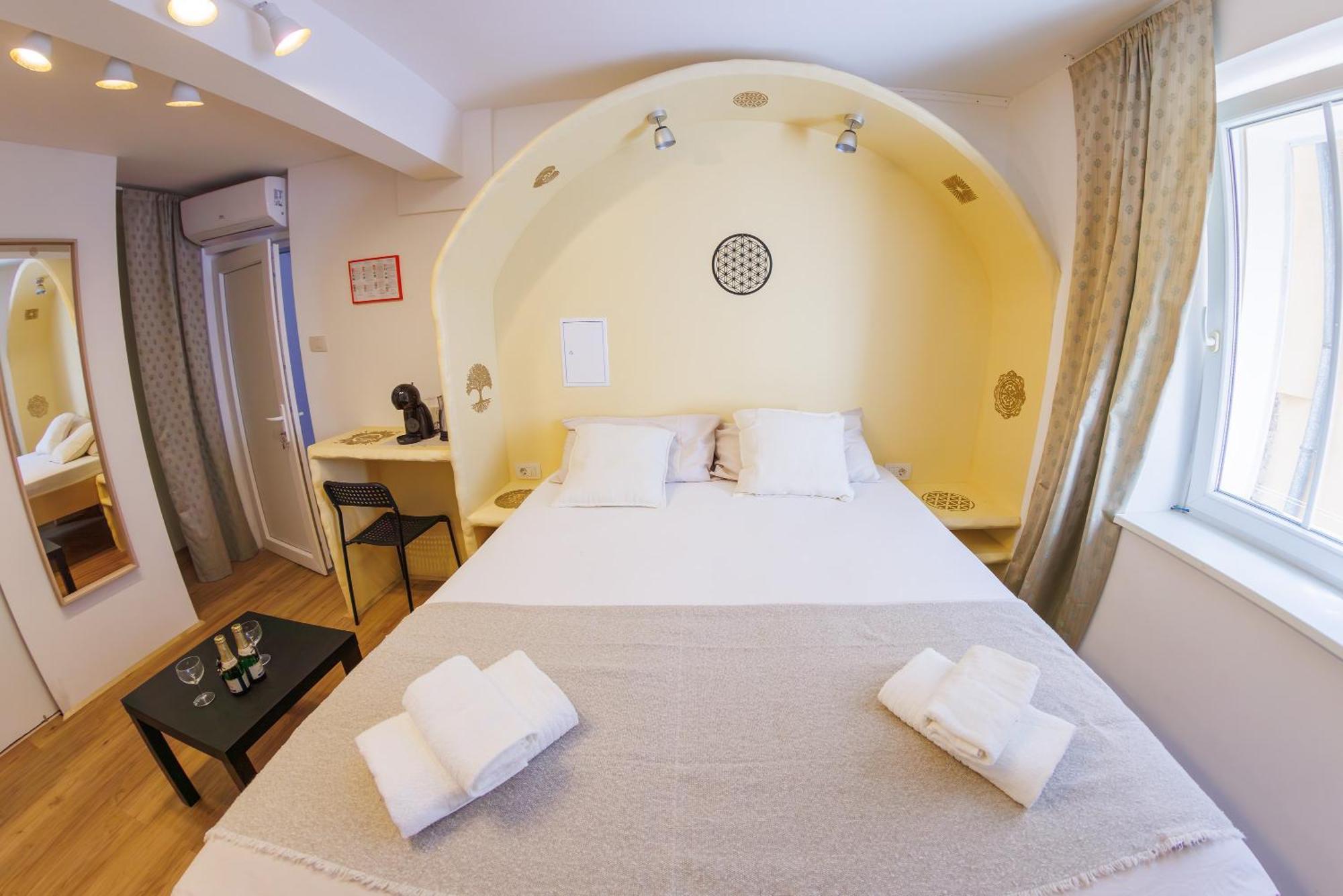 Plutus Apartments And Rooms With Free Parking Koper Exterior photo