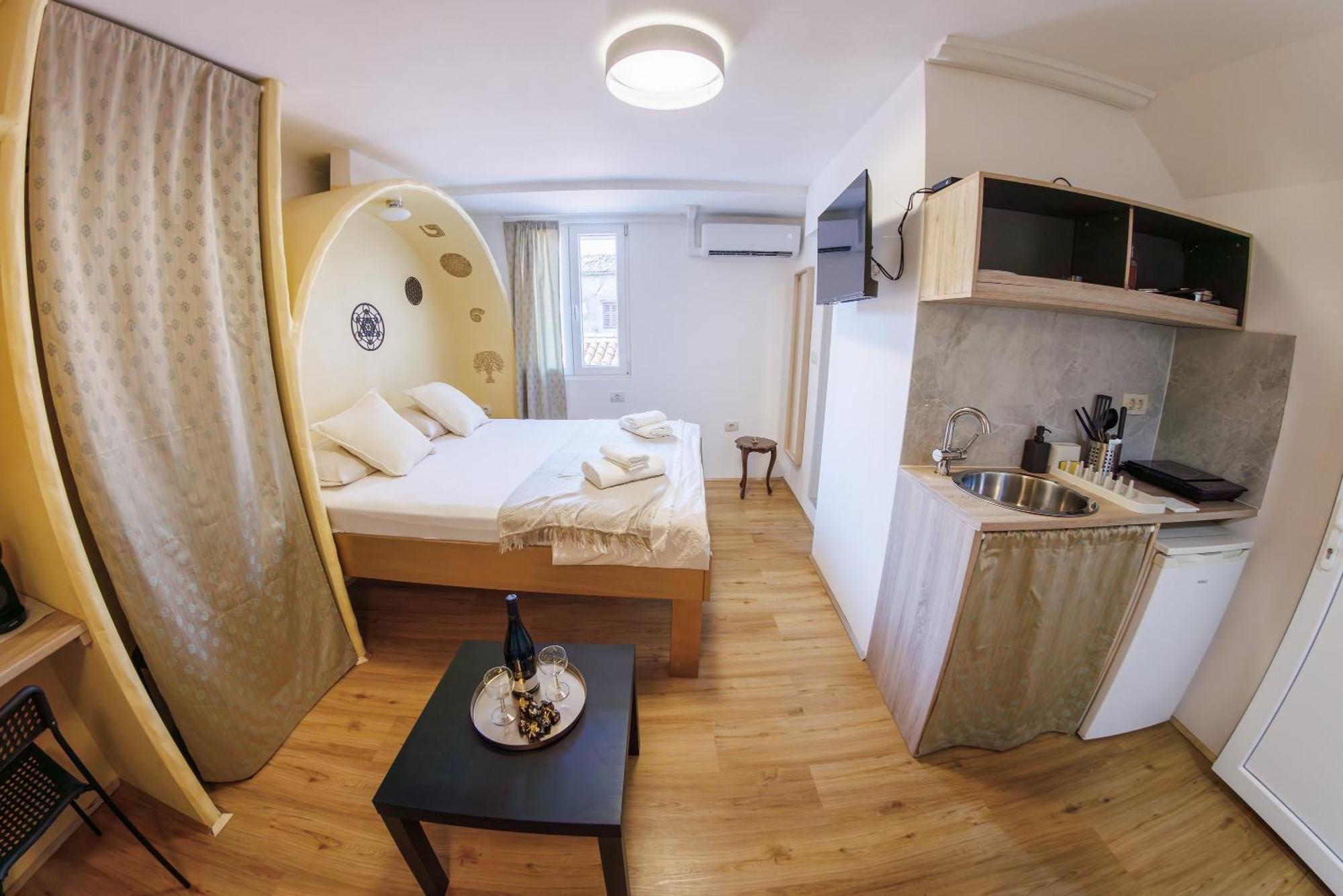Plutus Apartments And Rooms With Free Parking Koper Exterior photo